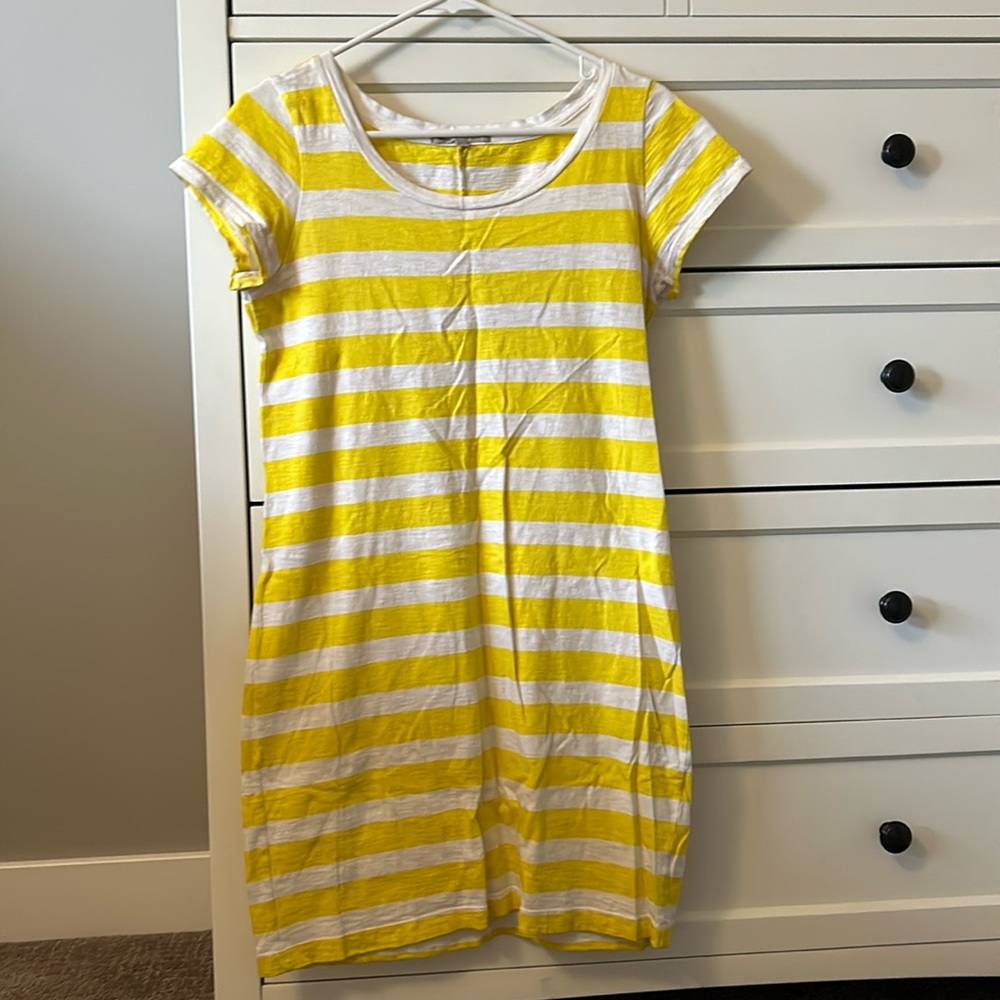 The perfect GAP tshirt dress for summer! Yellow and white stripe. Size XS.